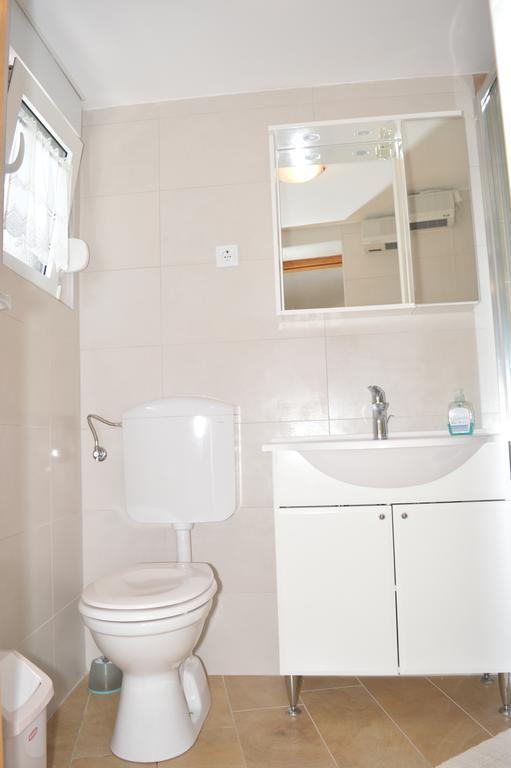 Apartment Andrija Vrbnik Eksteriør billede