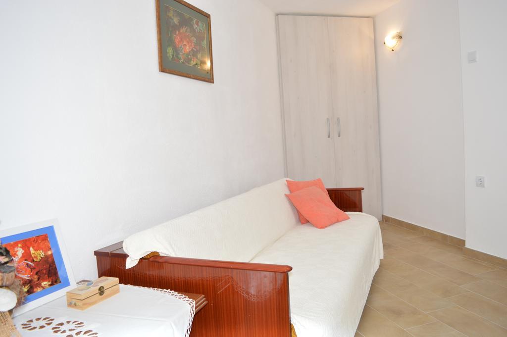 Apartment Andrija Vrbnik Eksteriør billede