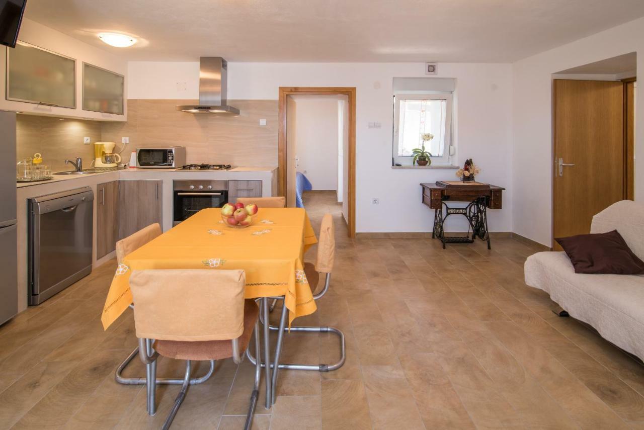 Apartment Andrija Vrbnik Eksteriør billede