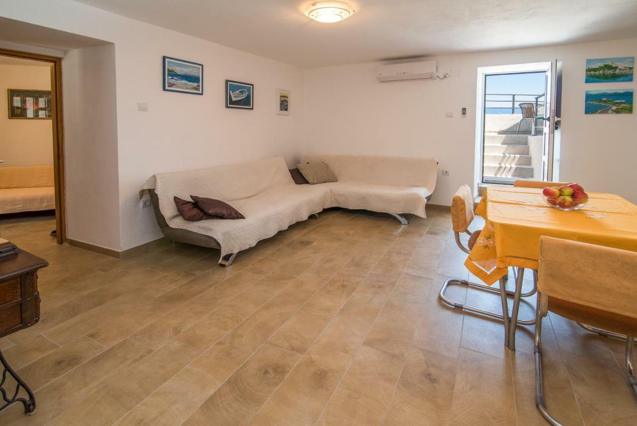 Apartment Andrija Vrbnik Eksteriør billede